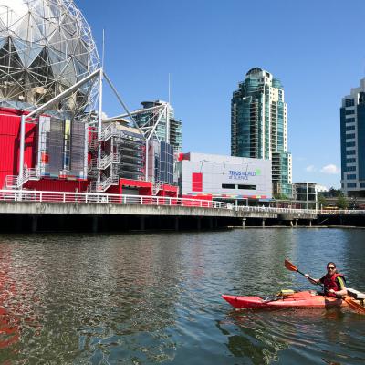 Kajakfahren vor der Science World