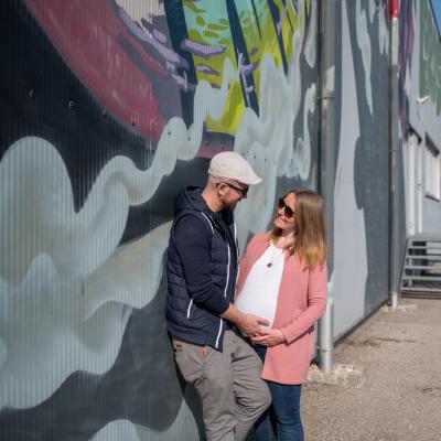 Babybauch-Shooting im Linzer Mural Harbour