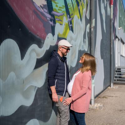 Babybauch-Shooting im Linzer Mural Harbour