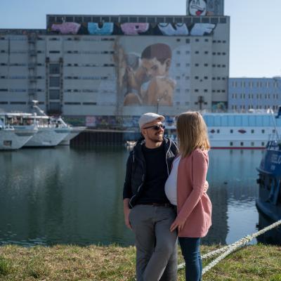 Babybauch-Shooting im Linzer Mural Harbour