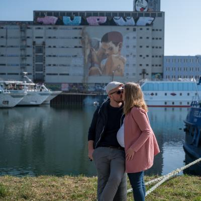 Babybauch-Shooting im Linzer Mural Harbour